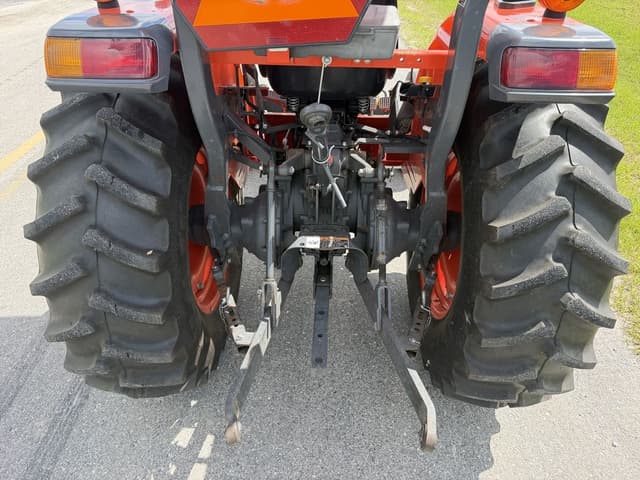 Image of Kubota L4600 equipment image 4