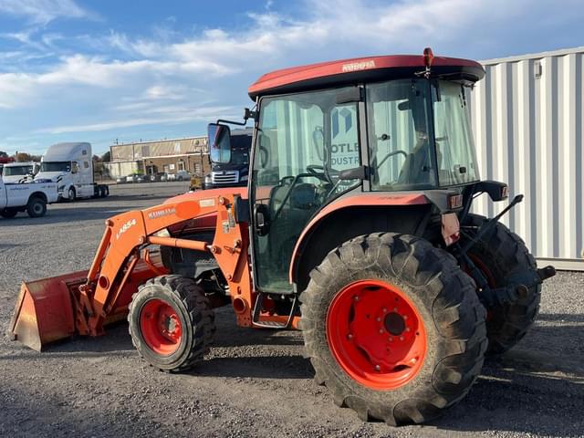 Image of Kubota L5740 equipment image 1