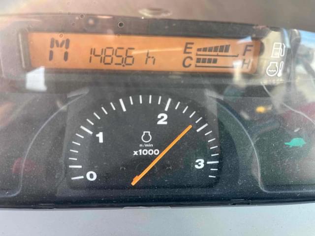 Image of Kubota L5740 equipment image 2