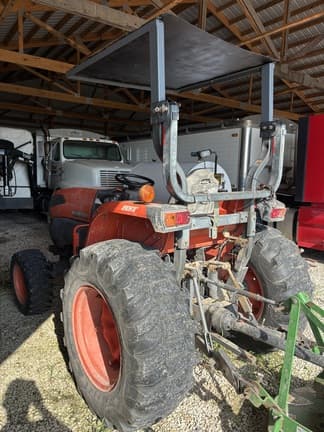 Image of Kubota L5740 equipment image 3