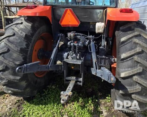 Image of Kubota M108S equipment image 4