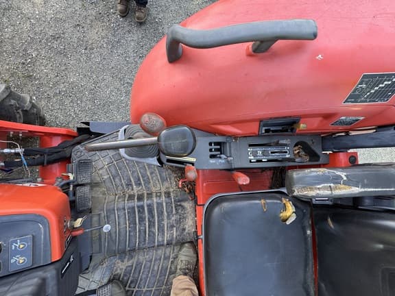Image of Kubota M6040 equipment image 4