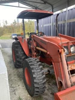 Image of Kubota M6040 equipment image 2