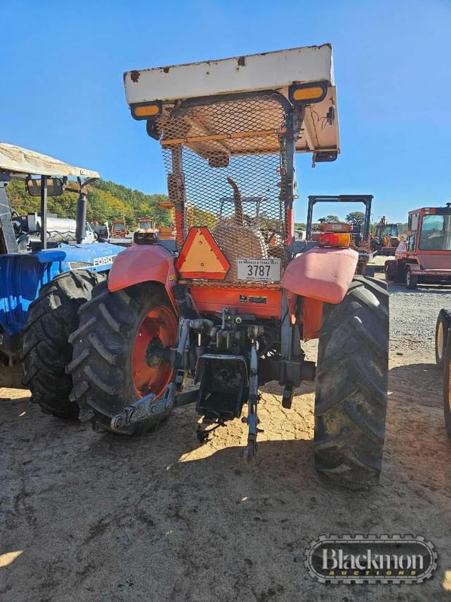 Image of Kubota M6040 equipment image 3