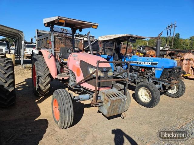 Image of Kubota M6040 equipment image 4