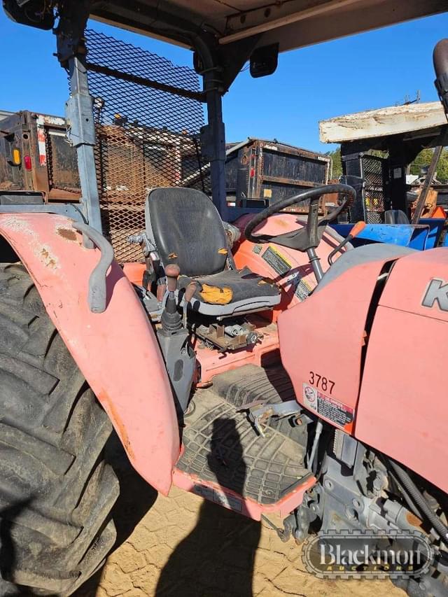 Image of Kubota M6040 equipment image 2