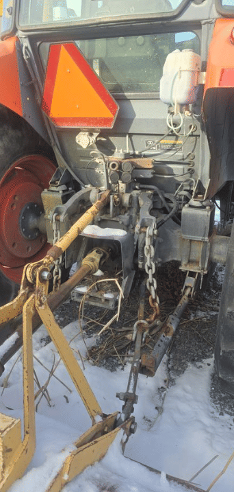 Image of Kubota M7040 equipment image 4