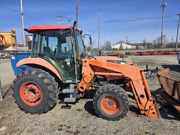 Image of Kubota M7040 equipment image 3