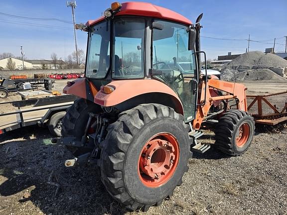Image of Kubota M7040 equipment image 4
