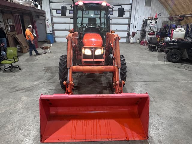 Image of Kubota M7040 equipment image 4