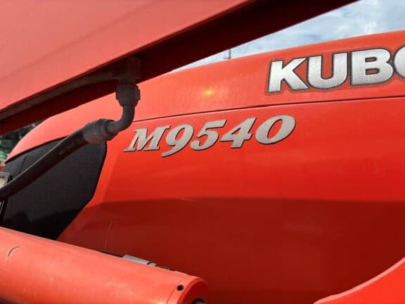 Image of Kubota M9540 equipment image 3