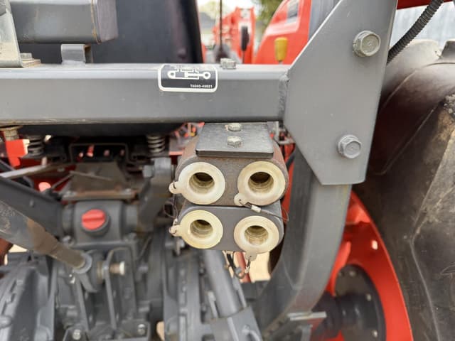Image of Kubota MX5100 equipment image 4
