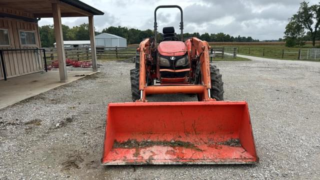 Image of Kubota M7040 equipment image 3