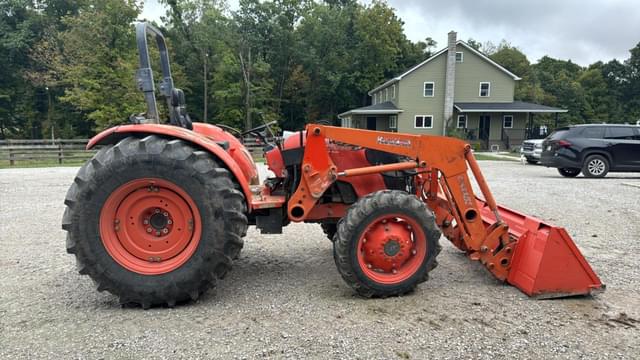 Image of Kubota M7040 equipment image 2