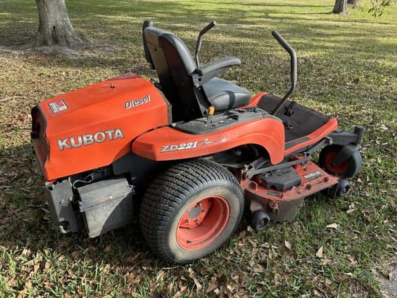 Image of Kubota ZD221 equipment image 3