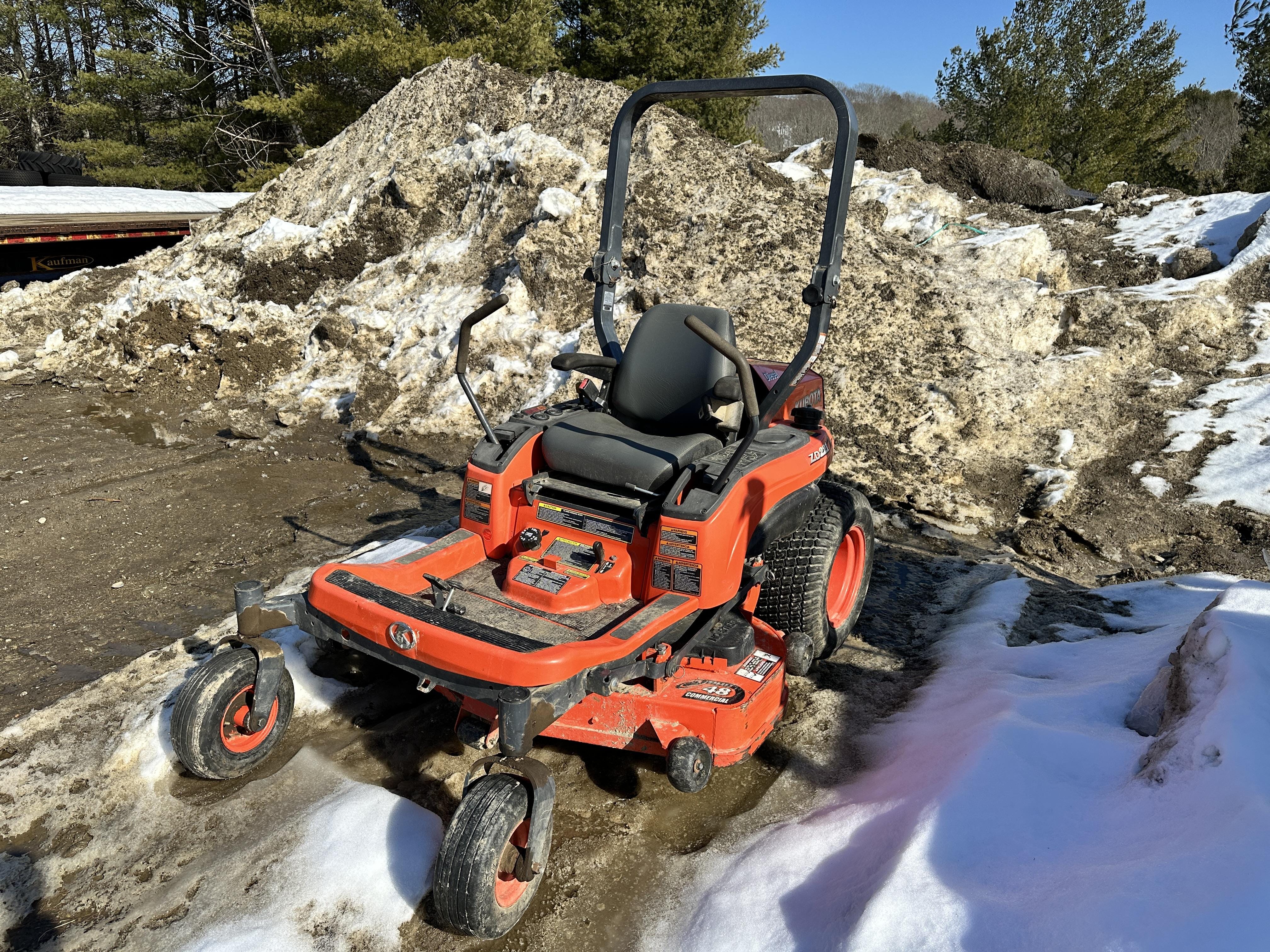 2012 Kubota ZD221 Equipment Image0