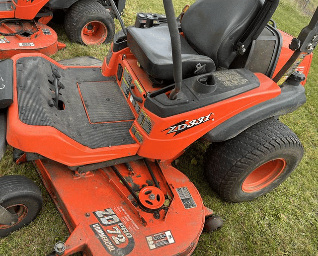 Image of Kubota ZD331 equipment image 2