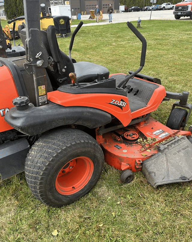 Image of Kubota ZD331 equipment image 4