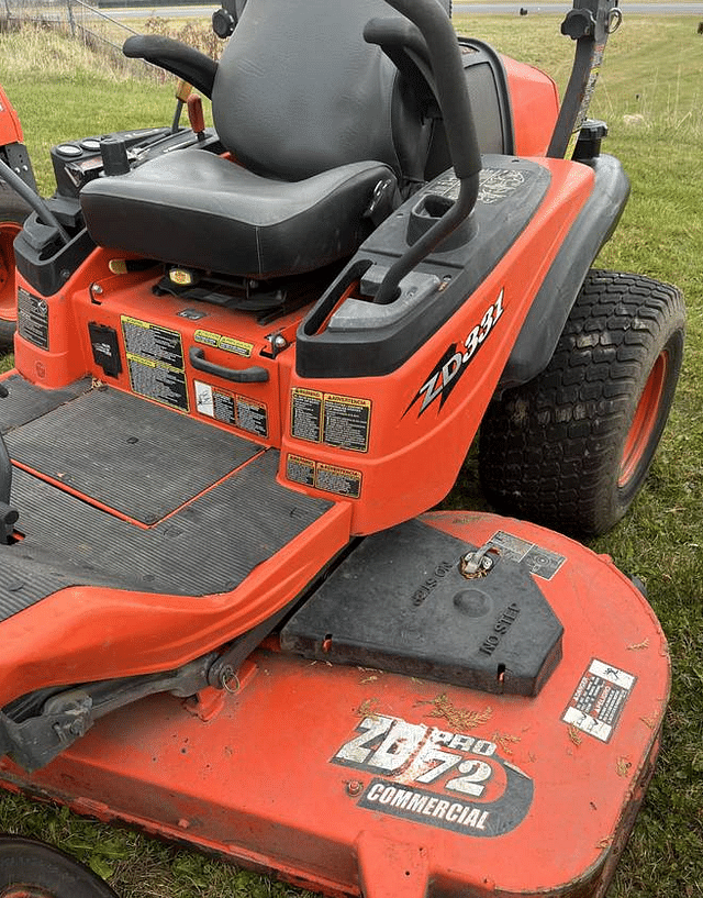 Image of Kubota ZD331 equipment image 1