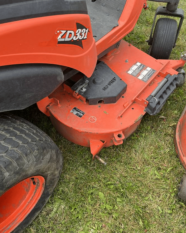 Image of Kubota ZD331 equipment image 2