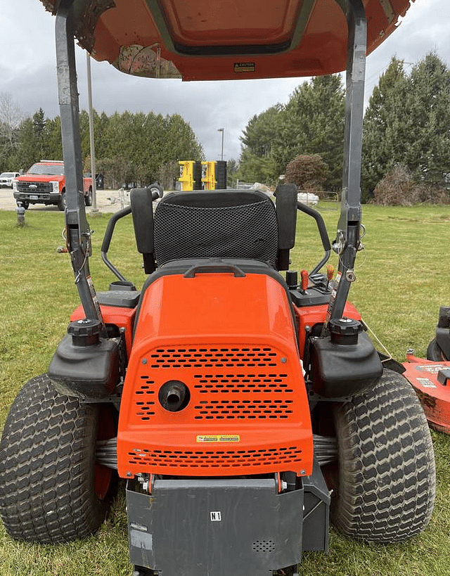 Image of Kubota ZD331 equipment image 2