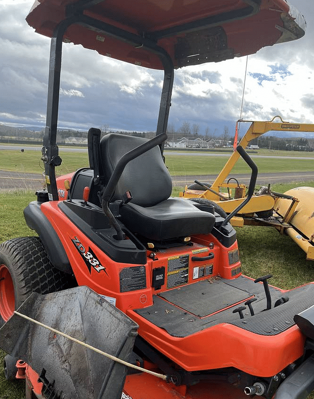 Image of Kubota ZD331 equipment image 3