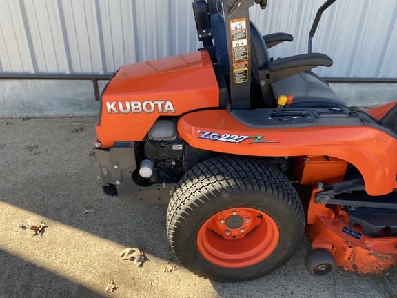 Image of Kubota ZG227 equipment image 4