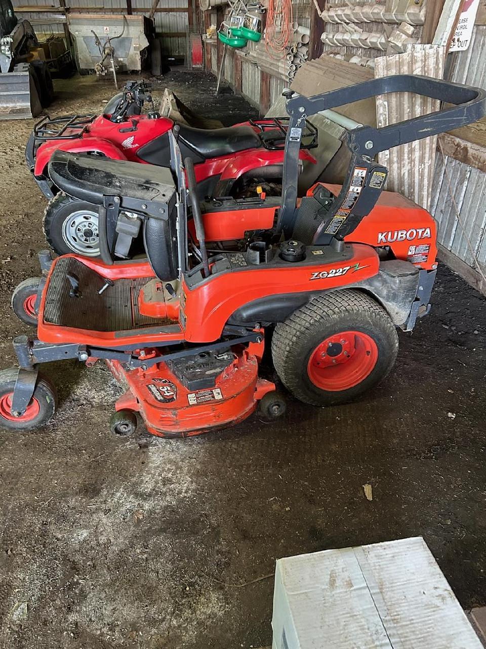 Image of Kubota ZG227 Image 0