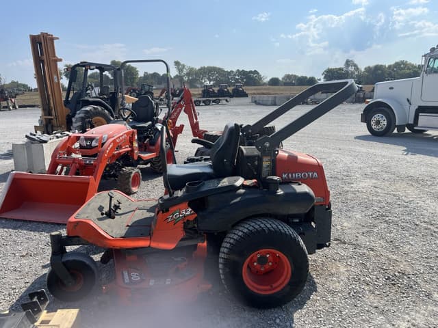 Image of Kubota ZG327 equipment image 2
