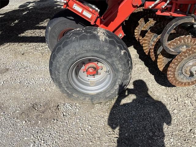Image of Kuhn Krause Excelerator 8000 equipment image 3