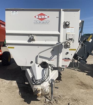 SOLD - Kuhn Knight 3170 Hay and Forage Grinders/Mixers