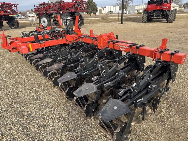 Image of Kuhn Krause Gladiator 1200-1230 equipment image 4