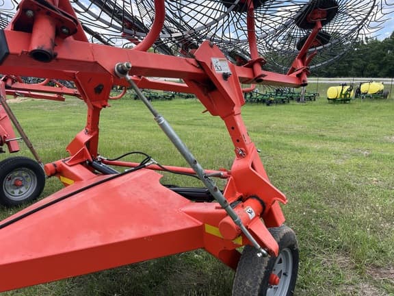 Image of Kuhn SR110 equipment image 2