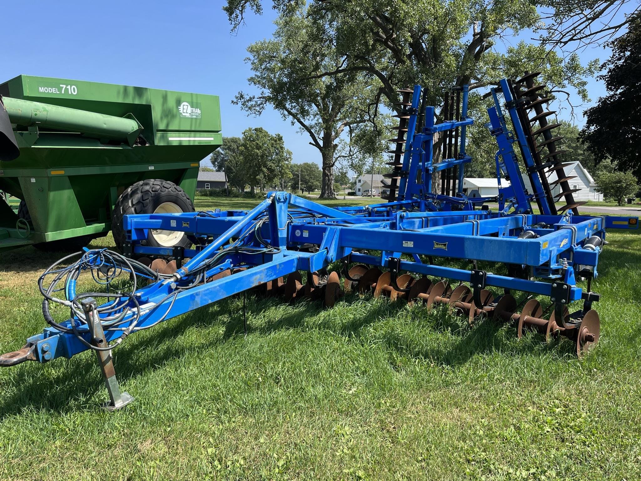 Main image Landoll 2211