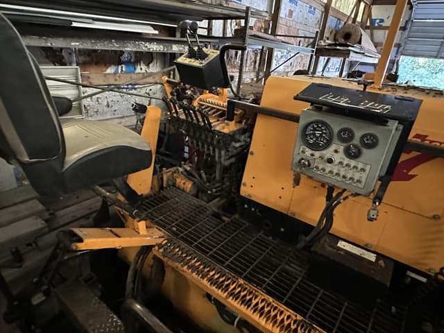 Image of LeeBoy 8510B equipment image 3