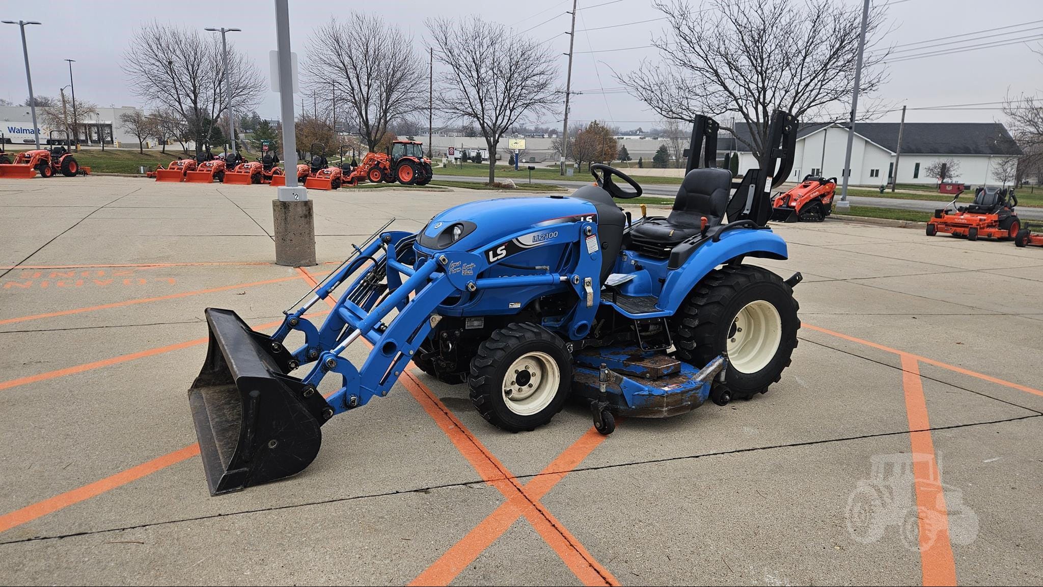 2012 LS J2030H Equipment Image0