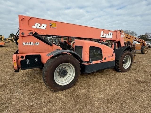 Image of Lull 944E-42 equipment image 2