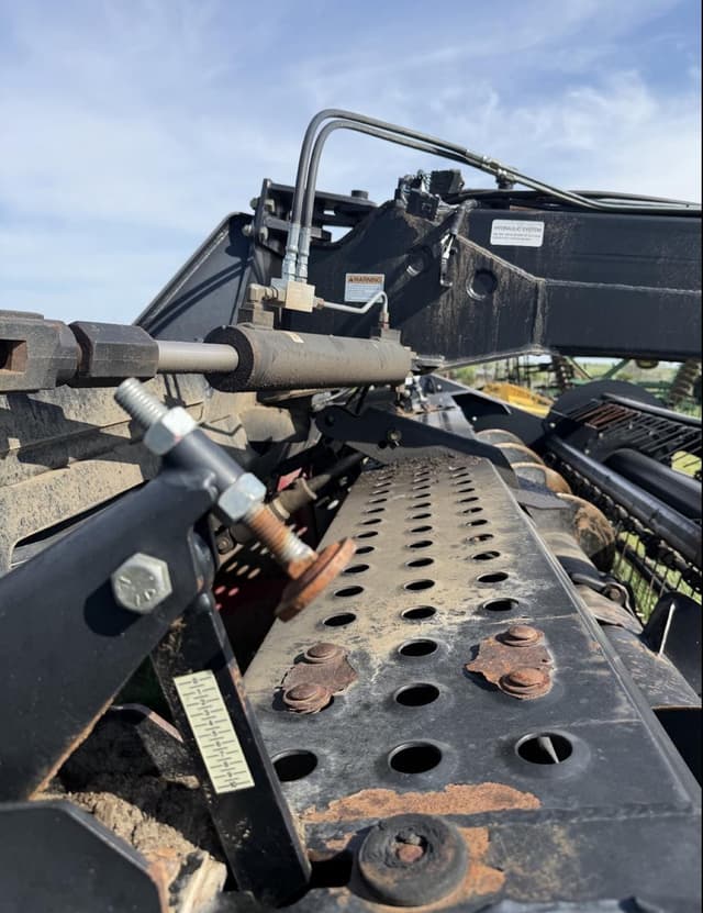 Image of MacDon A30-D equipment image 4