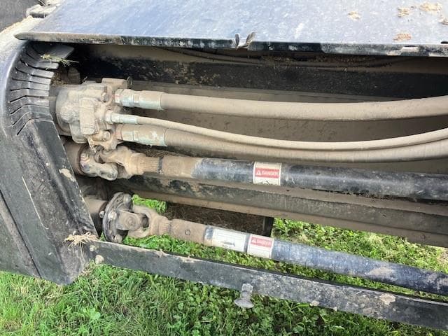 Image of MacDon A30-D equipment image 4