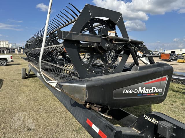 Image of MacDon D60-D equipment image 3