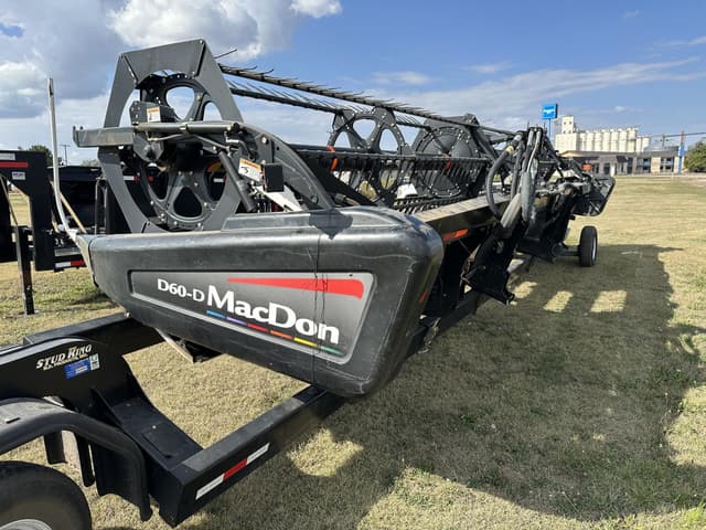 Image of MacDon D60-D equipment image 2