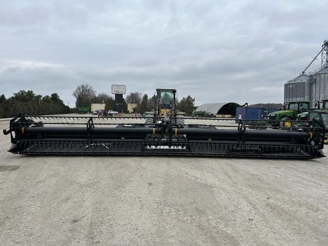 Image of MacDon FD70 equipment image 1