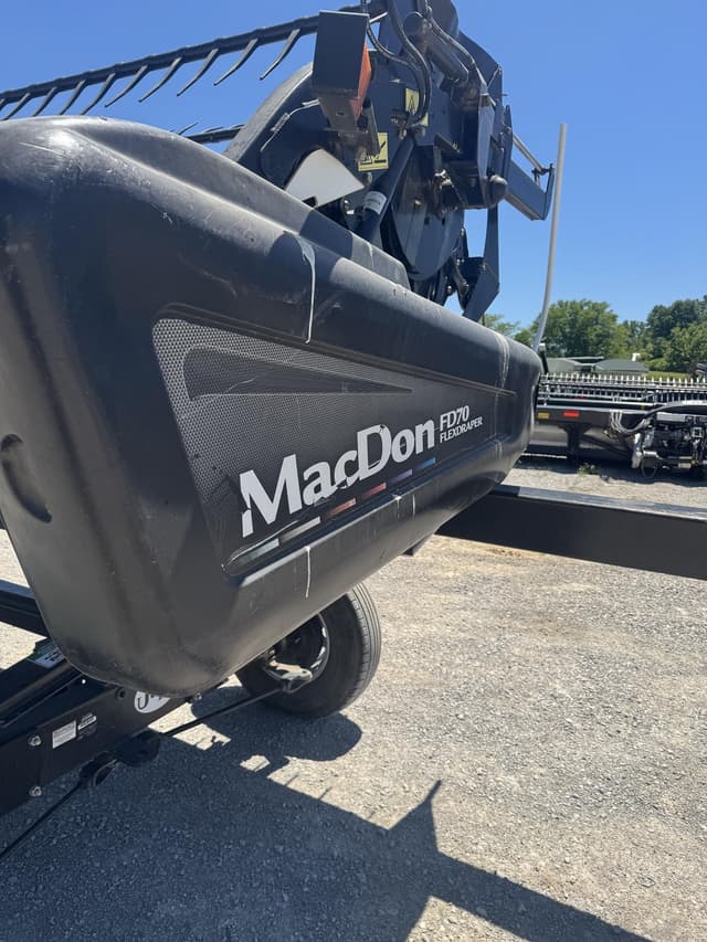 Image of MacDon FD70 equipment image 3