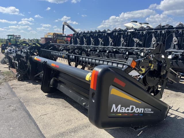 Image of MacDon FD70 equipment image 2
