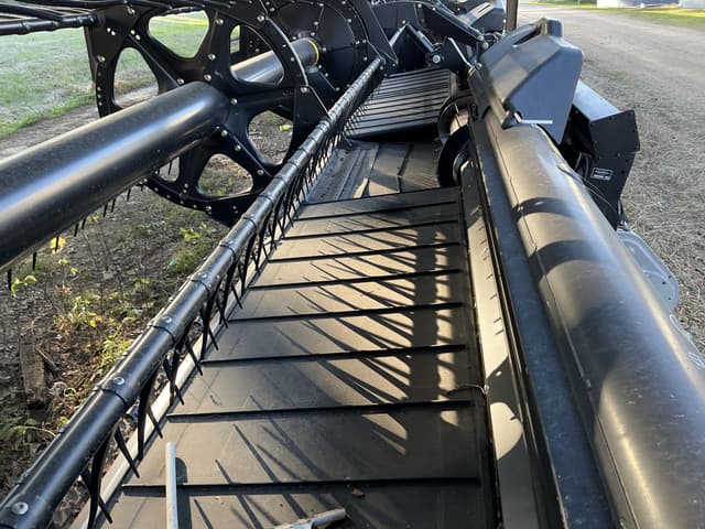 Image of MacDon FD70 equipment image 1