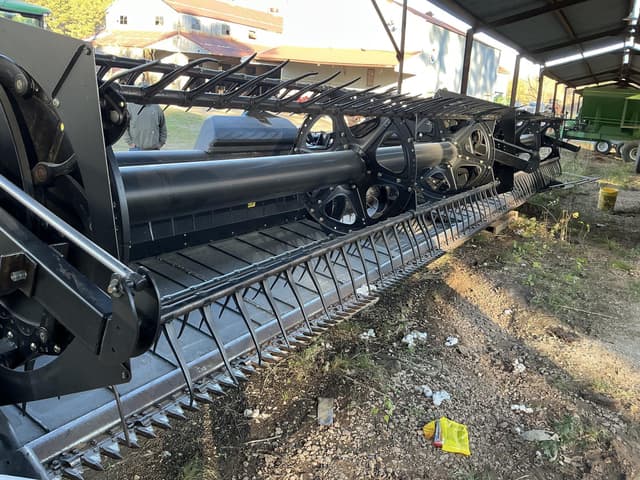 Image of MacDon FD70 equipment image 4