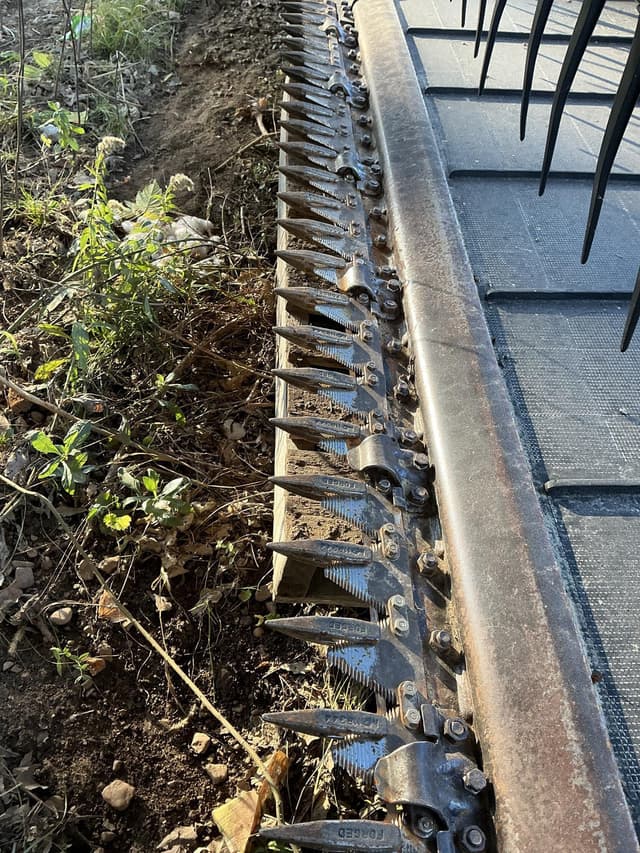 Image of MacDon FD70 equipment image 2