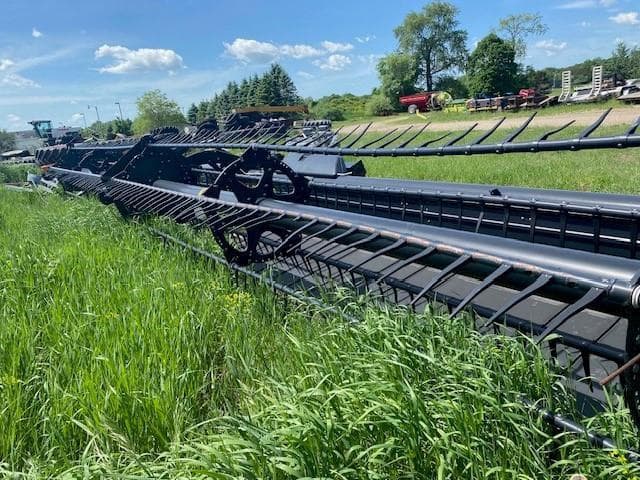 Image of MacDon FD70 equipment image 3