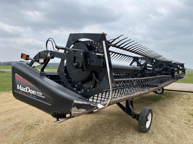 Image of MacDon FD70 equipment image 2