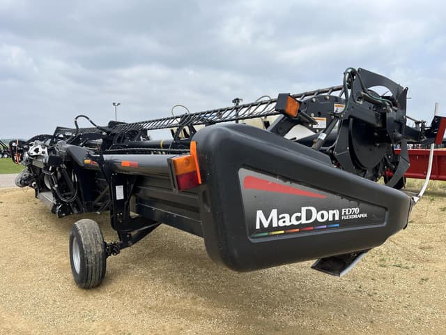 Image of MacDon FD70 equipment image 3